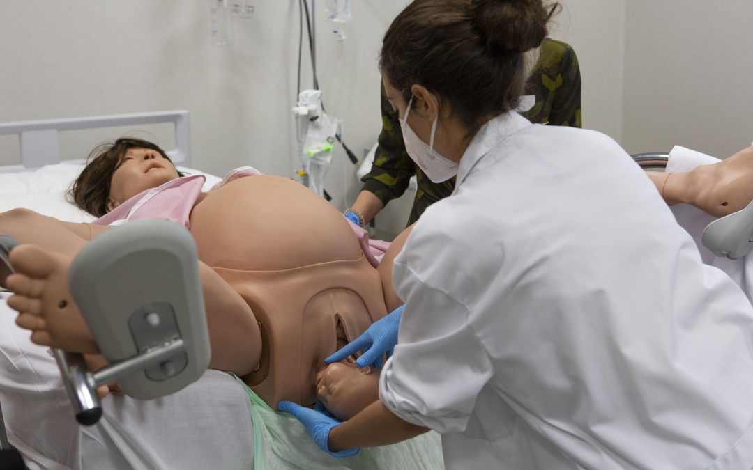 La Cátedra Medtronic de la UJI formando a especialistas en situaciones de Emergencias Obstétricas